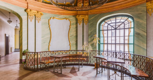 wnętrze budynku Wydziału filologicznego